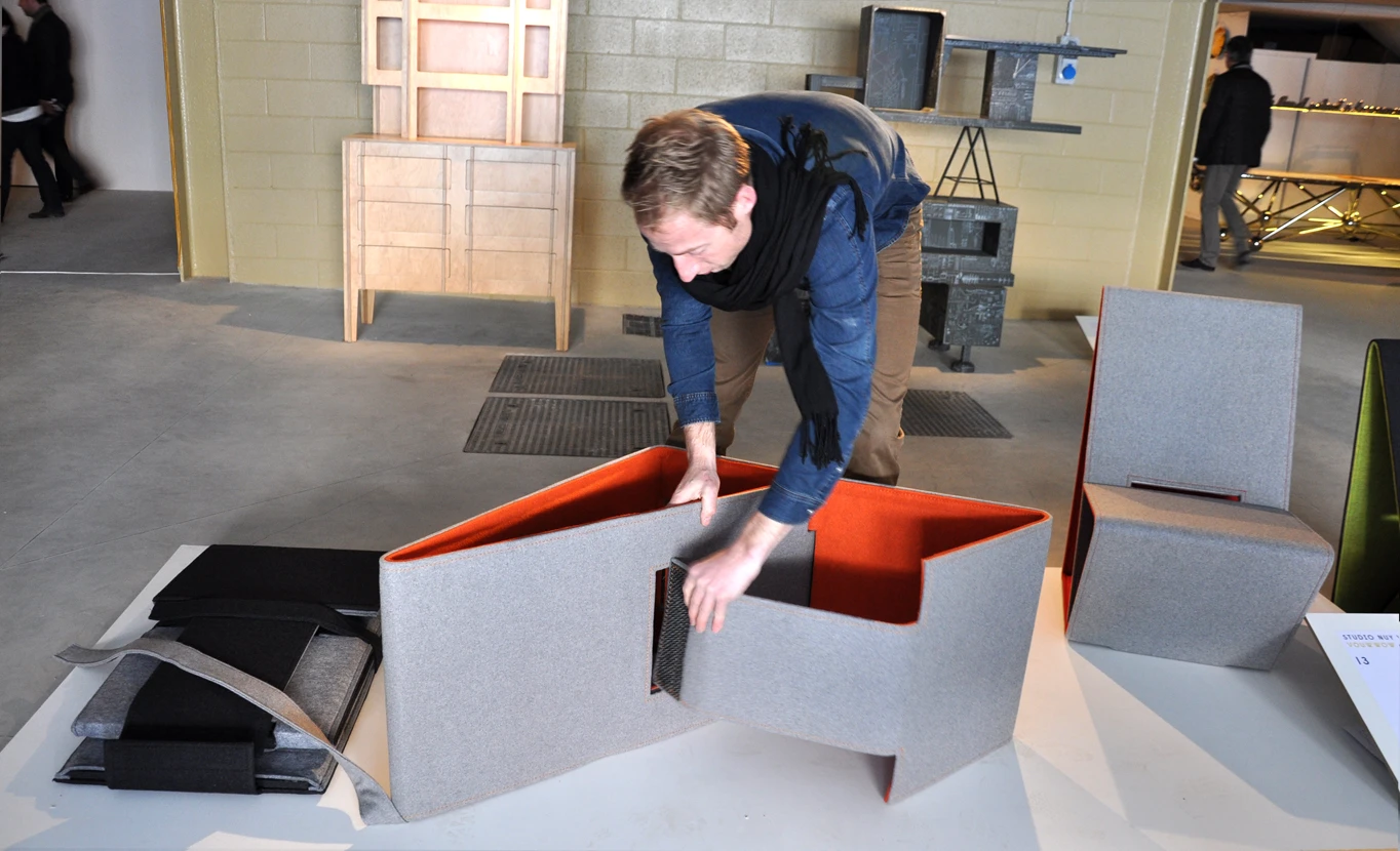 Folding the Vouwwow in three simple steps (photo: Edoardo Campanale/Gizmag)