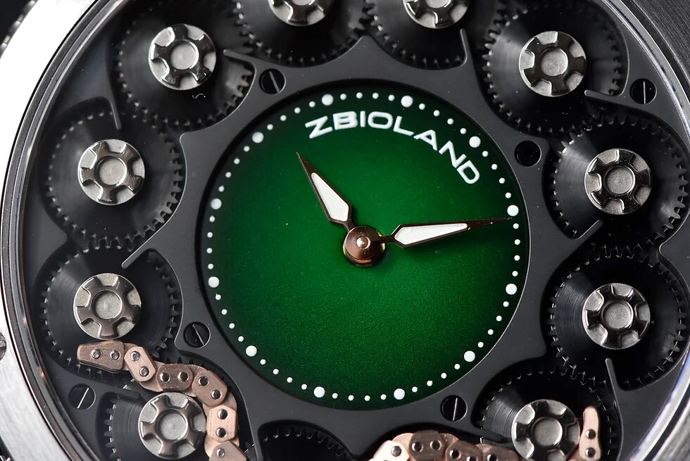 Video: Luxury watch puts a slithering mechanical snake on your wrist