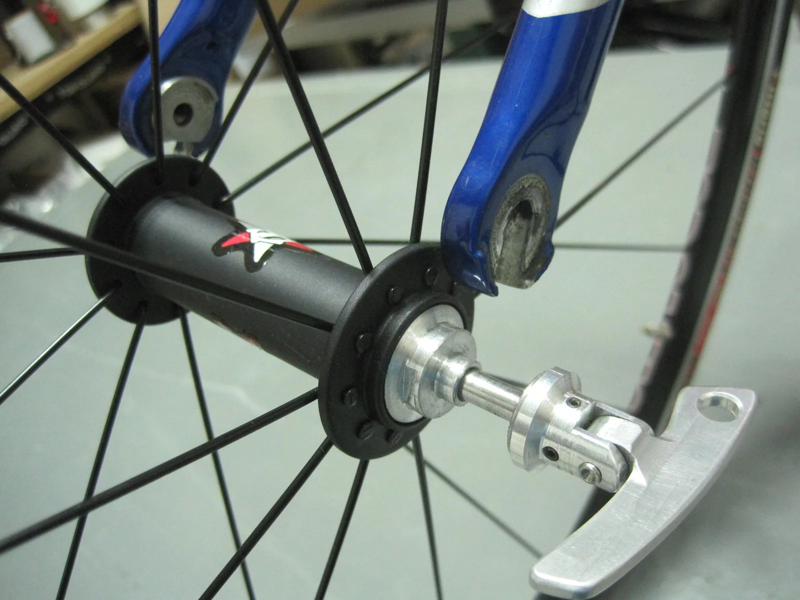 The SPEEDrelease hub works with regular dropouts, equipped with an adapter