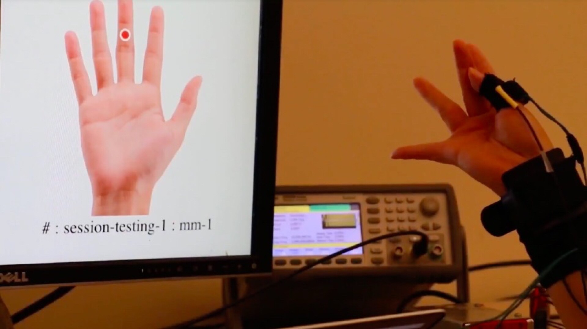 Wearable tech pings your fingers to recognize hand gestures