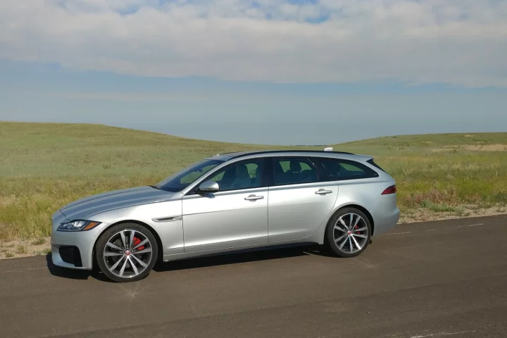 The estate body style of the XF Sportbrake brings better balance to the car's drive dynamics
