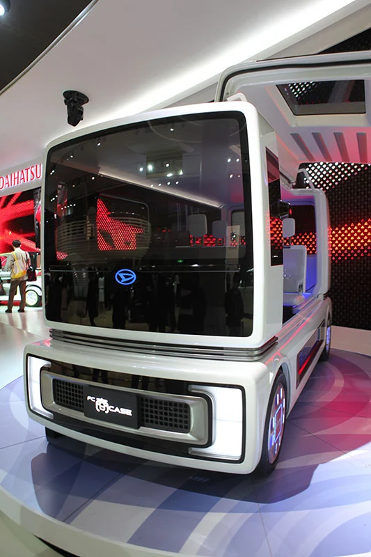 Daihatsu "shoCase" hybrid concept vehicle
