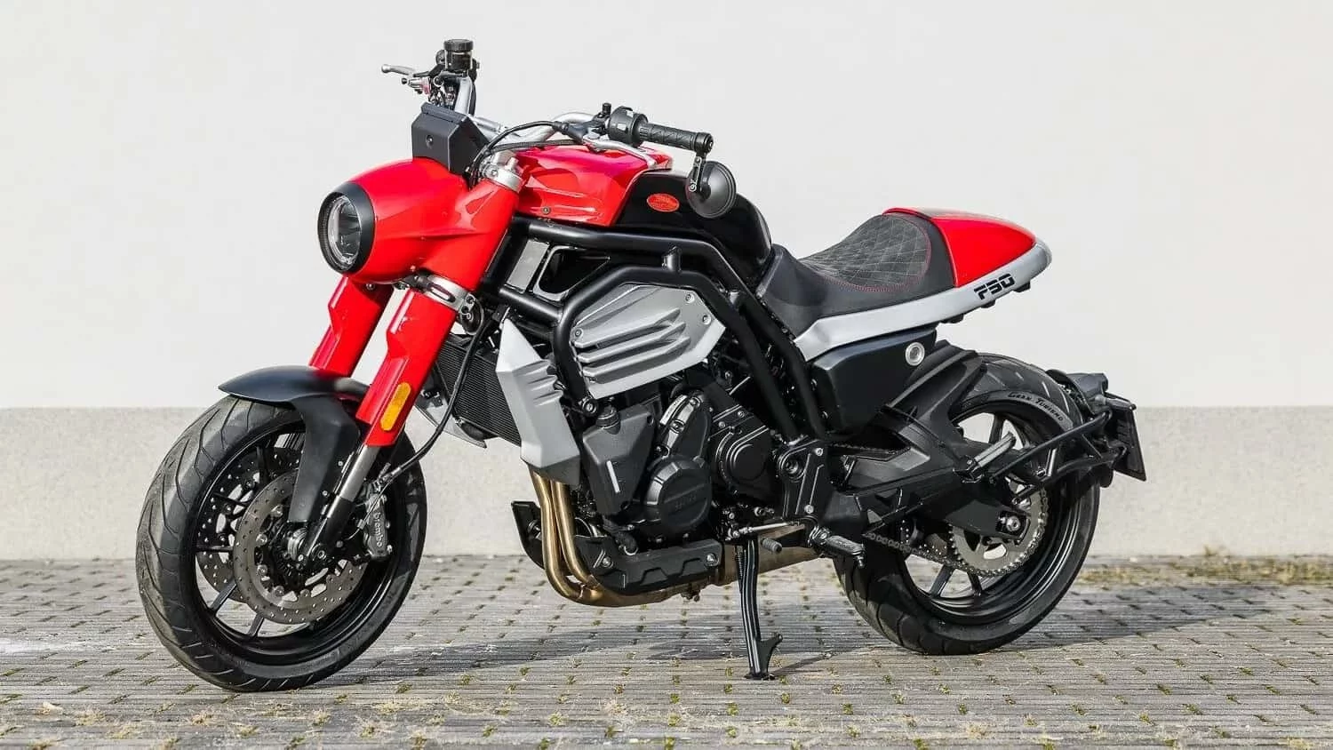 You get a tubular steel bridge frame with double upper beams, and an aluminum rear swingarm