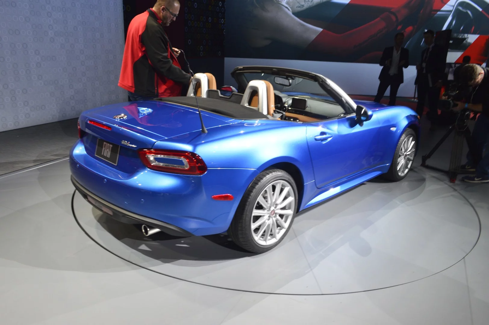 The rear haunch carries dual muscular lines to make for a more racey look