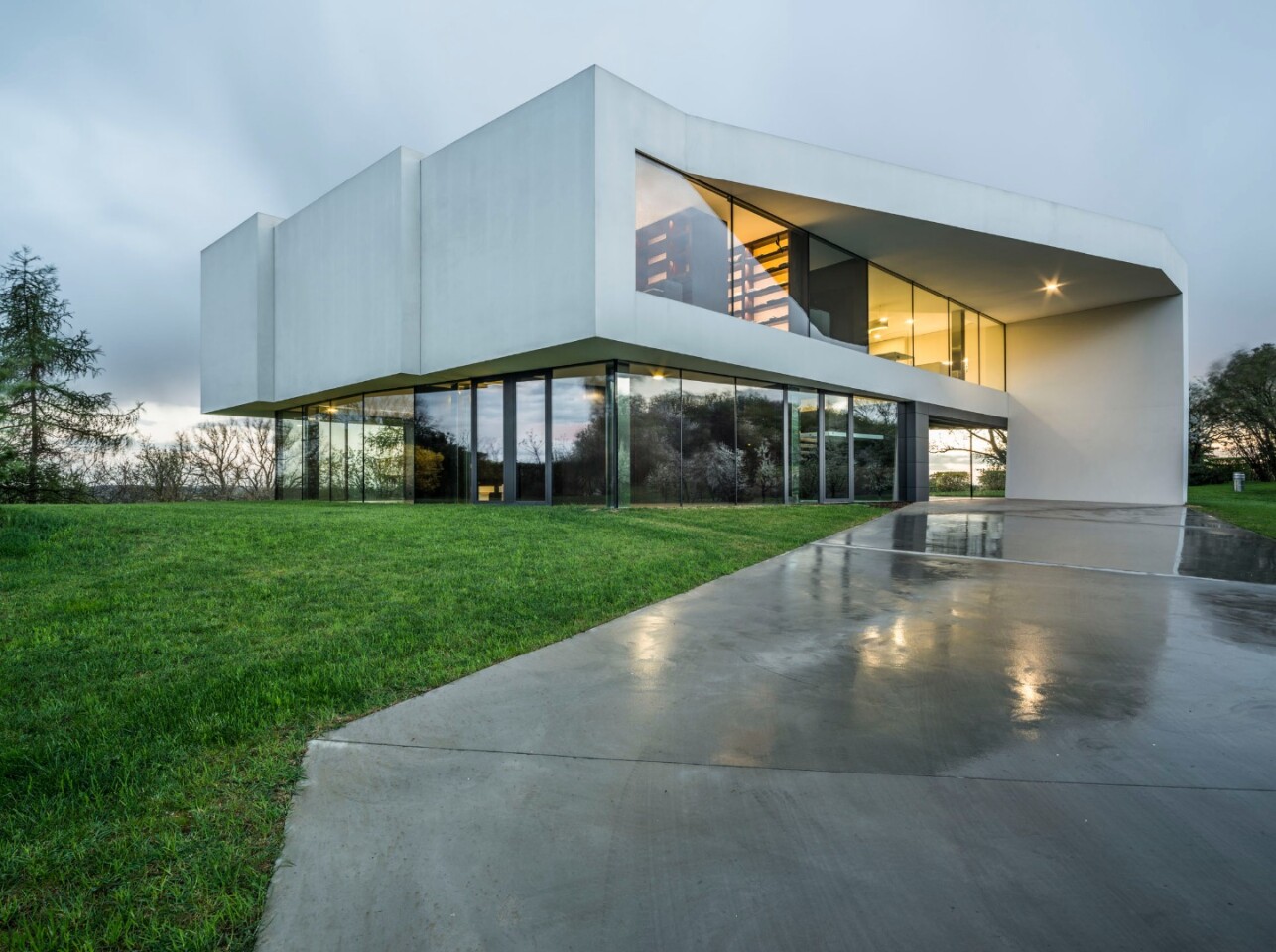 The By The Way house project began in 2008, when the owner of a plot of land by the river approached architect Robert Konieczny to build a new home on the site