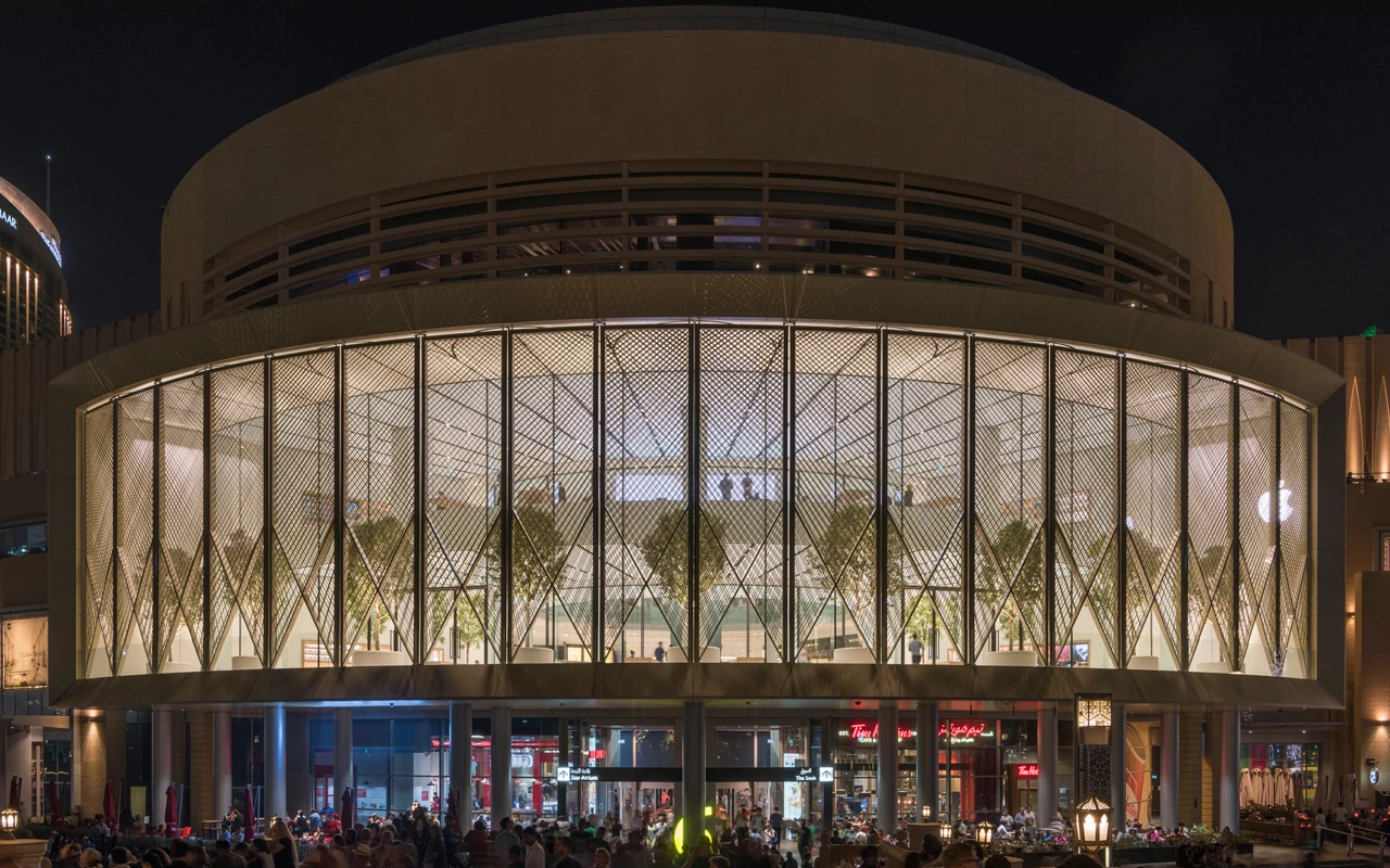 "Reinterpreting the traditional Arabic Mashrabiya, innovative, ‘Solar Wings’ gently shade the outside terrace during the day and open majestically during the evening to reveal the ‘best seat in the house’ with a breath-taking view of the waterside promenade and fountains," says Foster + Partners' press release
