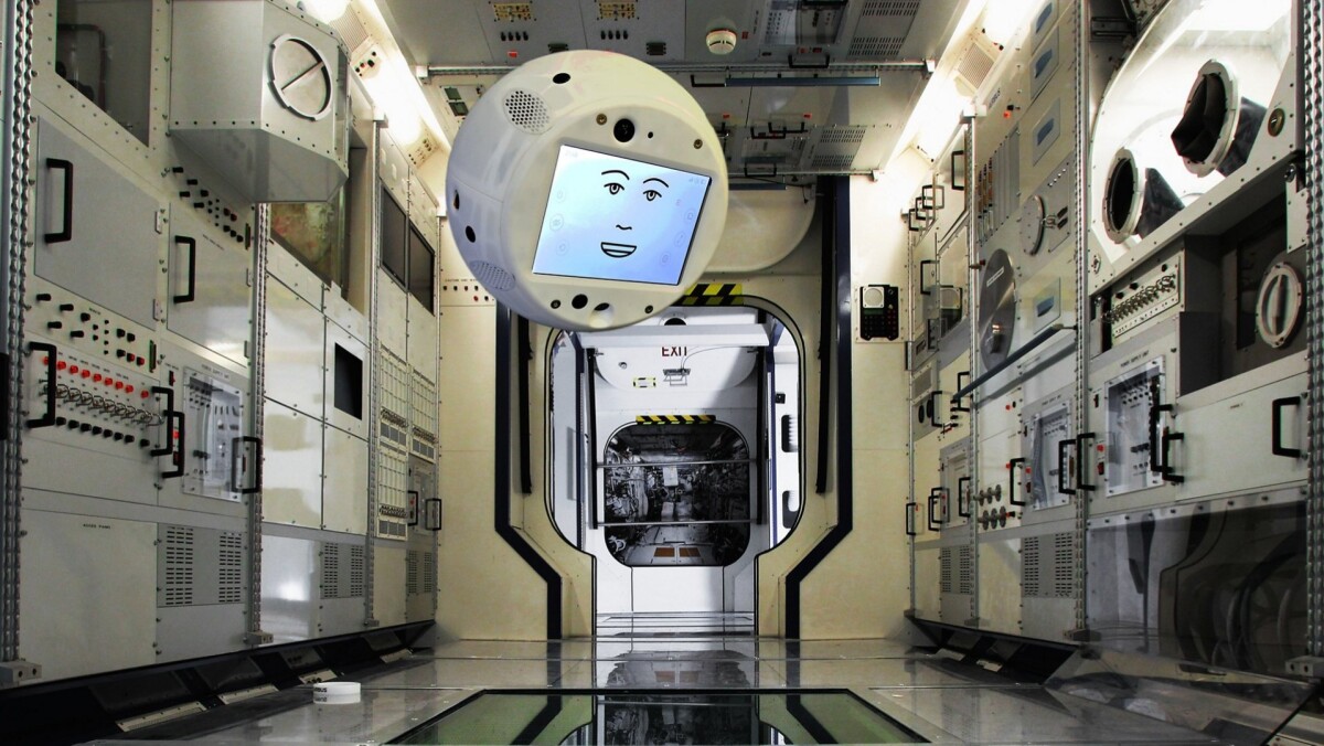CIMON is 32 cm in diameter, weighs about 5 kg and can travel at a leisurely 1 meter per second