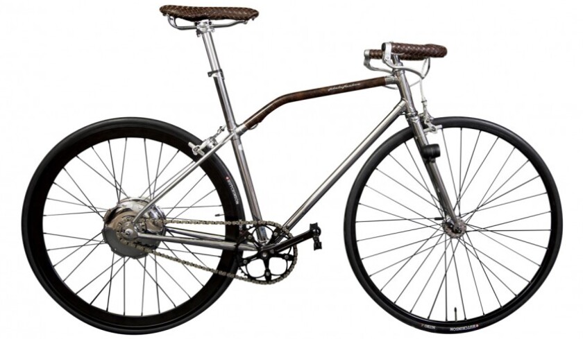 Built for Pininfarina by Italian bicycle manufacturer 43 Milano, the Fuoriserie's frame is made of chrome-plated, hand-welded Dedacciai Zero DR chromoly steel tubing