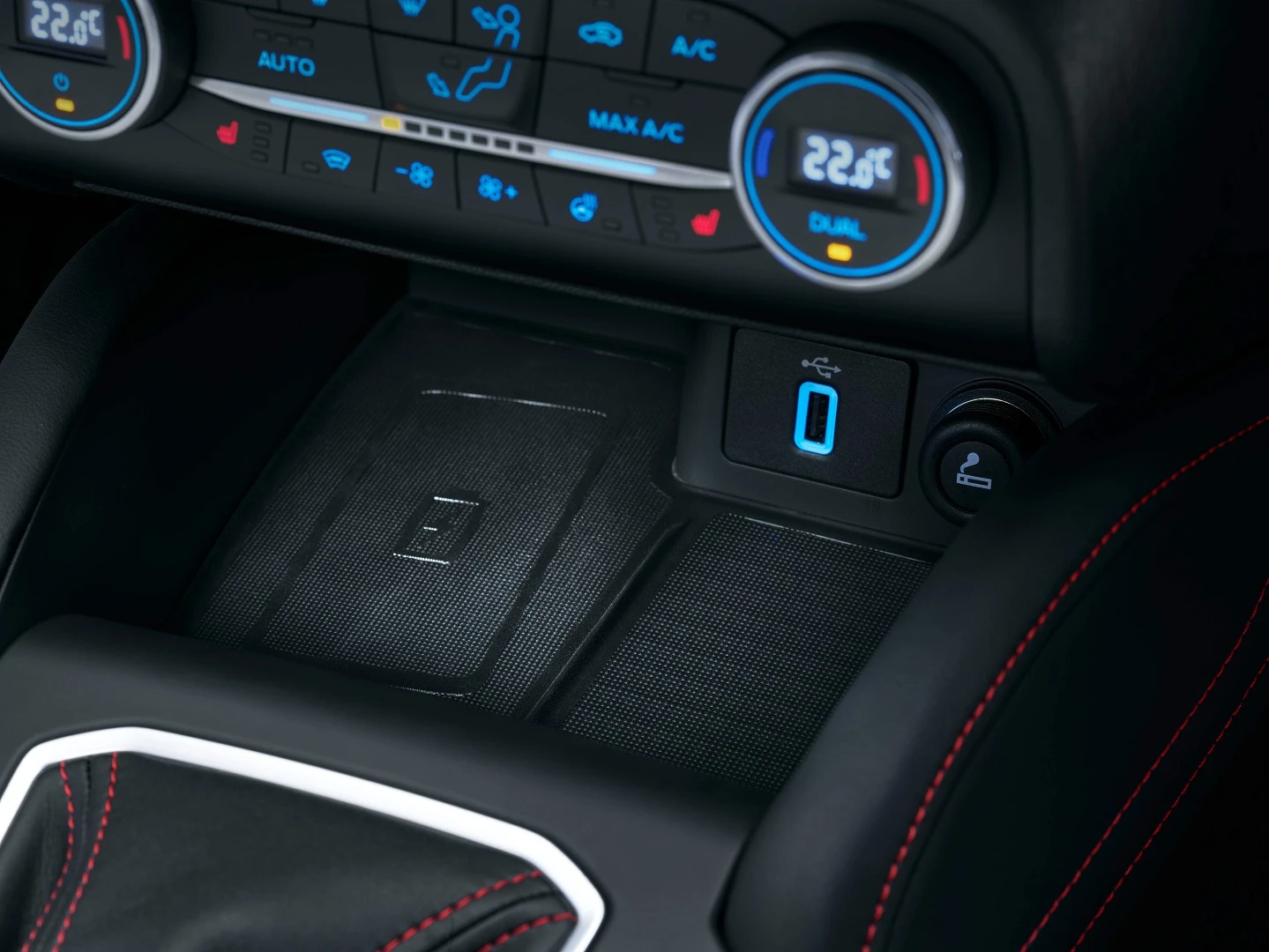 Ford Focus ST-Line: phone charging pad