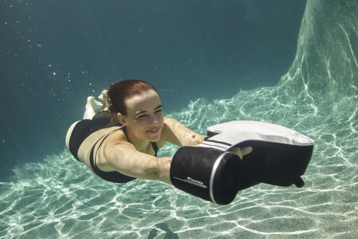 The SeaFlyer has two speeds – 2.3 mph (3.7 km/h) and 4.1 mph (6.6 km/h)