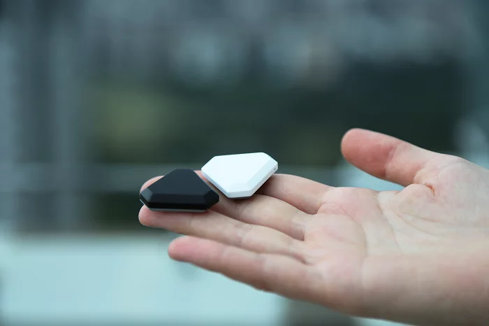 To expand or modify the Notch network on the fly, users can add or remove modules anywhere on their body, which is immediately reflected in the captured information (Photo: Notch)