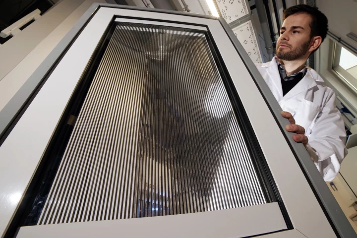 A prototype of the Large-Area Fluidic Windows, which can control shade and harvest heat using magnetic nanoparticles suspended in liquid