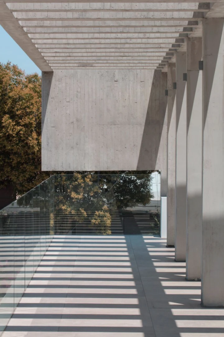Exterior of the Porcelanosa showroom in Santiago, Chile, by Gonzalo Mardones Arquitecto
