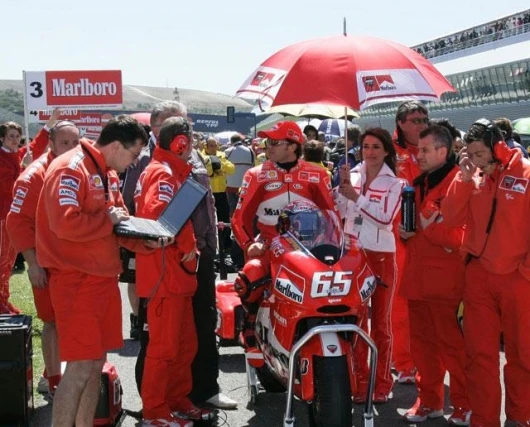 Loris Capirossi sits quietly awaiting the start - a chipped bone in his ankle prevented him from a better showing