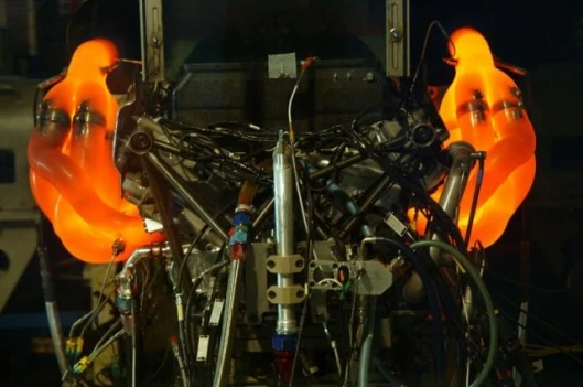 Testing the engine on the dyno - those are the exhaust pipes glowing