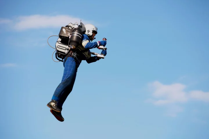 David Mayman flies the JB-9 jetpack