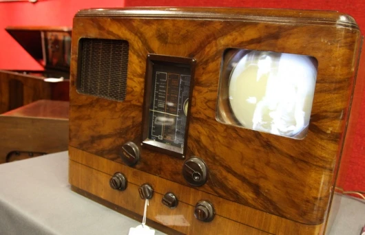 HMV model 905 television