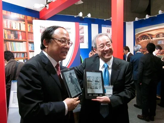 Hanvon unveiling the color e-Ink reader at the FPD International Exhibition in Chiba, Japan recently