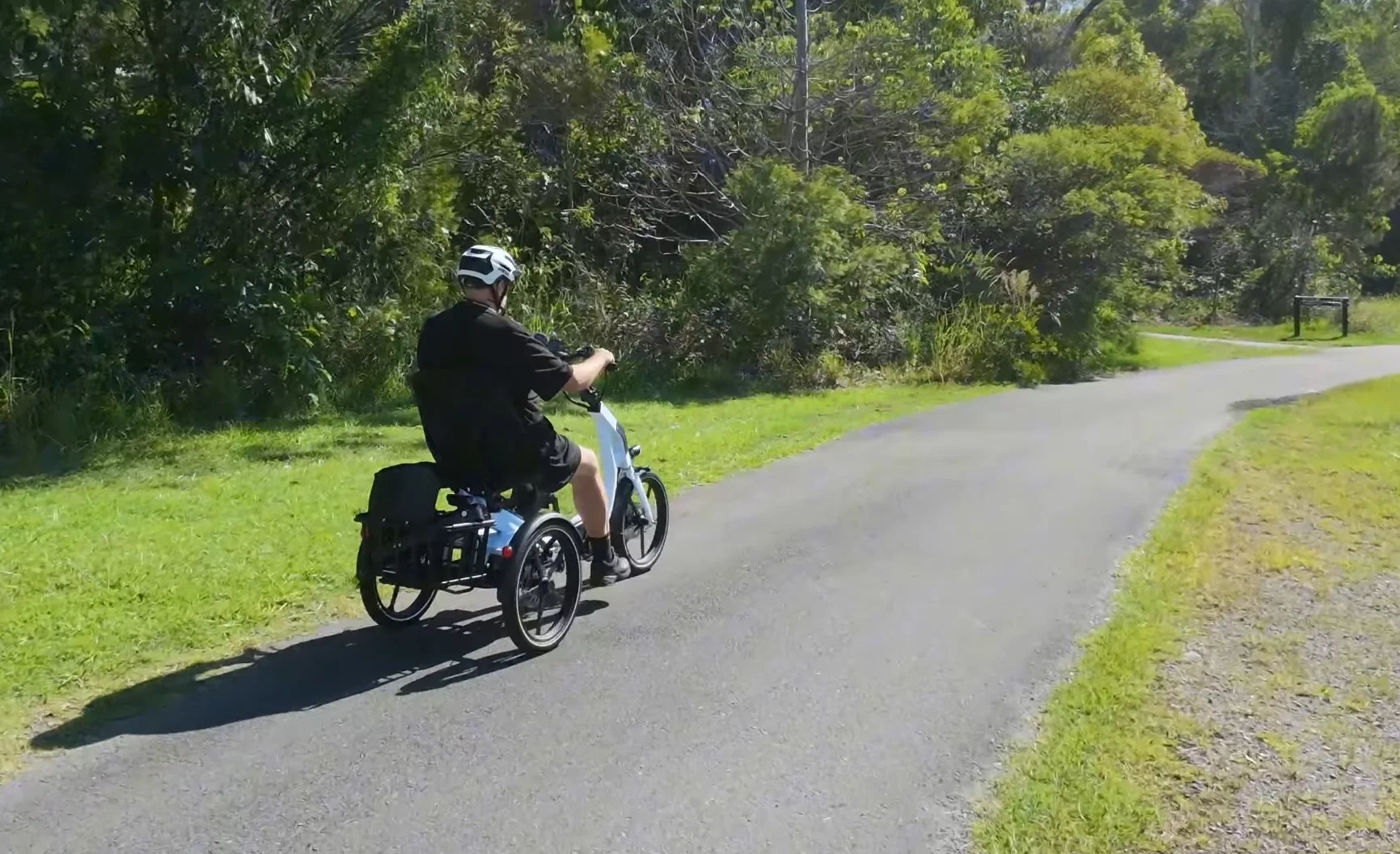 The 130-Nm mid-motor offers five levels of assistance plus thumb throttle