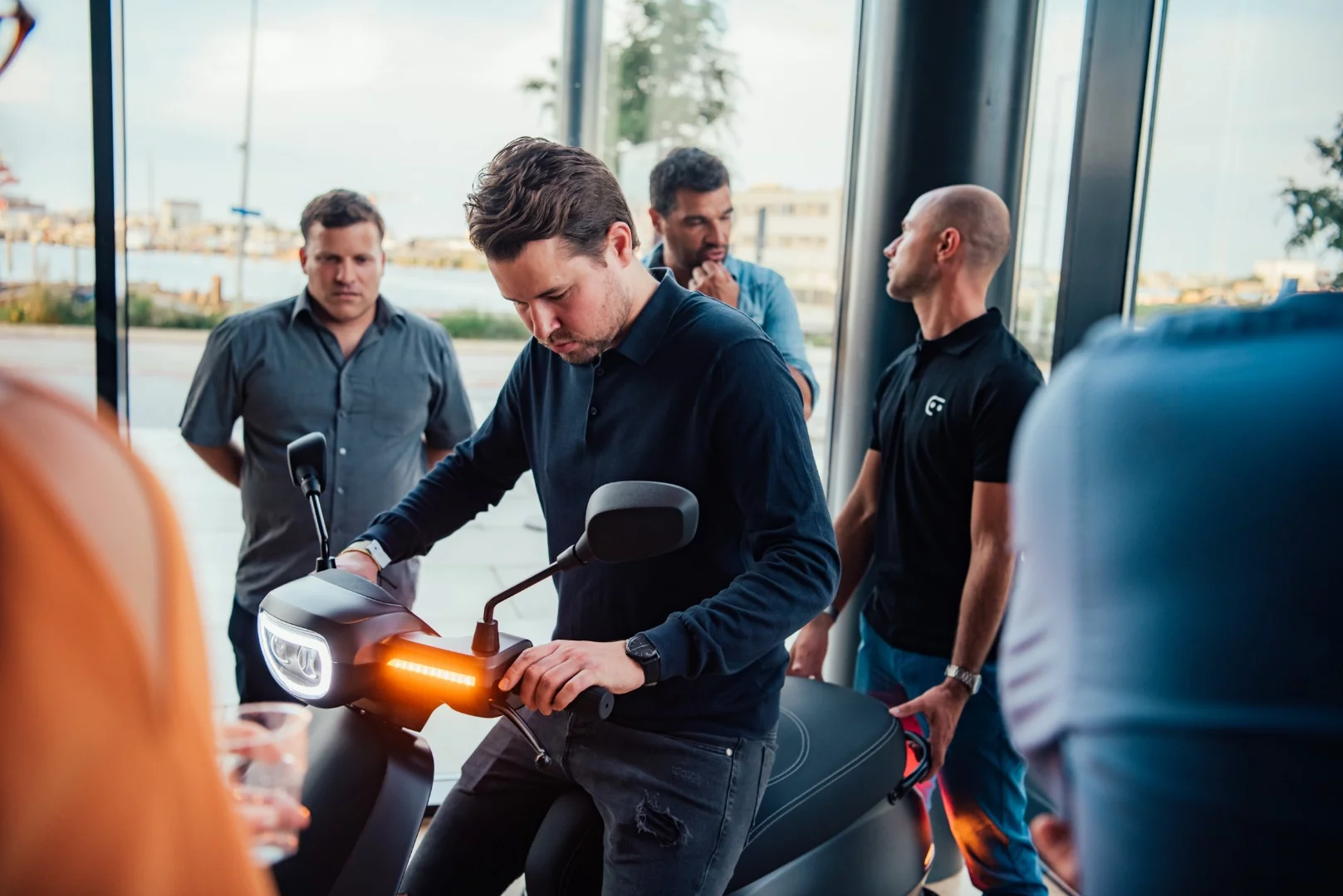 Turn indicators have been integrated into the AppScooter's handlebars