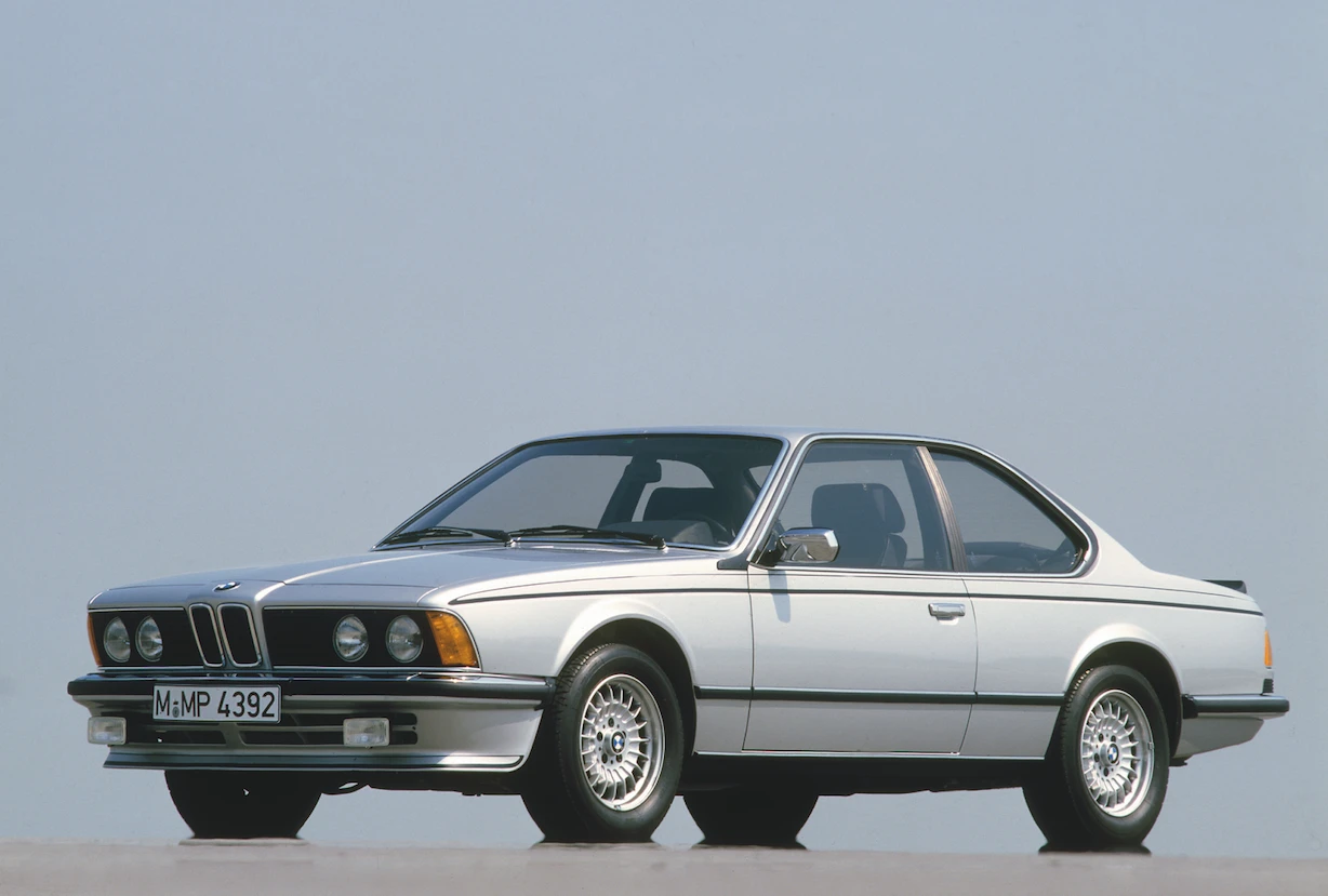 The sharknose and big glasshouse are two design cues that BMW often rehashes on modern concepts