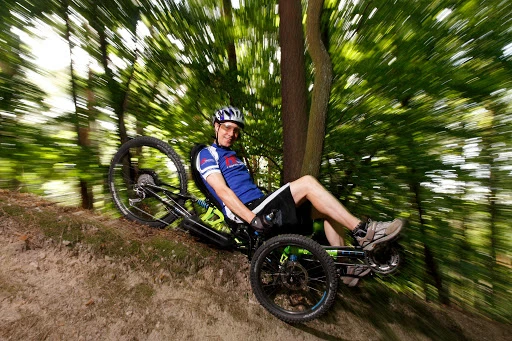 The Scorpion fs Enduro comes in metallic green with blue accents
