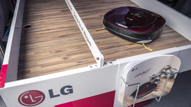 The Hom-Bot Square gets right into the game board corners at the launch in Paris