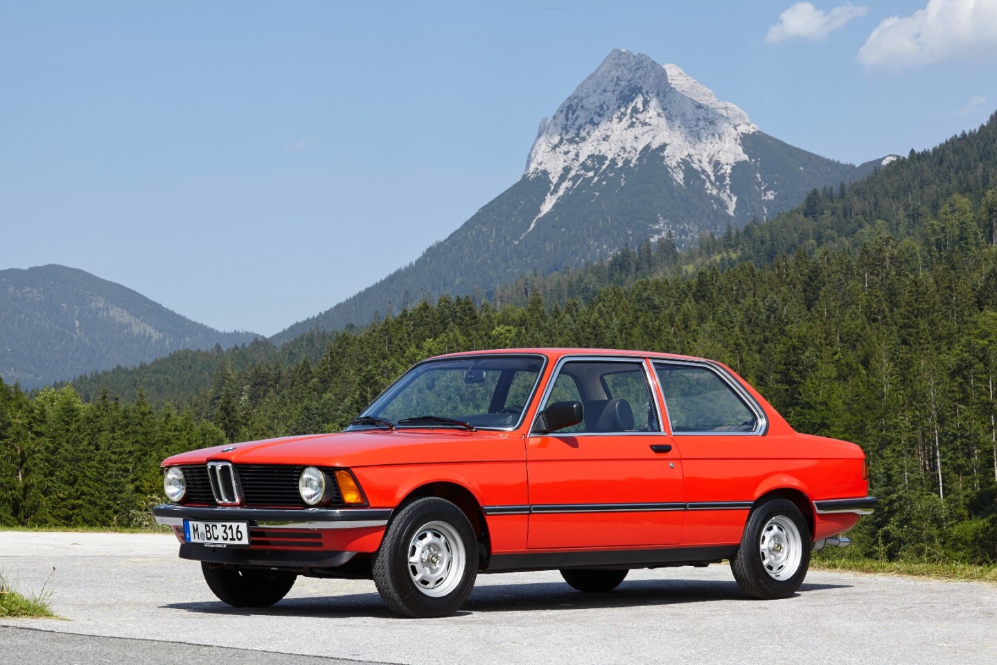 The 2 Series is closer in size to the original 3 Series, but that hasn't stopped BMW trading on the E21's heritage to launch new cars