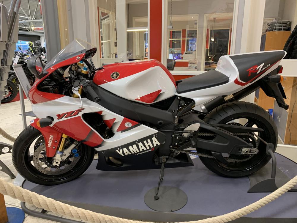 Another interesting result at the auction was a brand new 1999 Yamaha YZF-R7 that sold for GBP£28,687.50 ($37,861), mainly because it was a homologation special built by Yamaha for the 1999 World Superbike Championship.