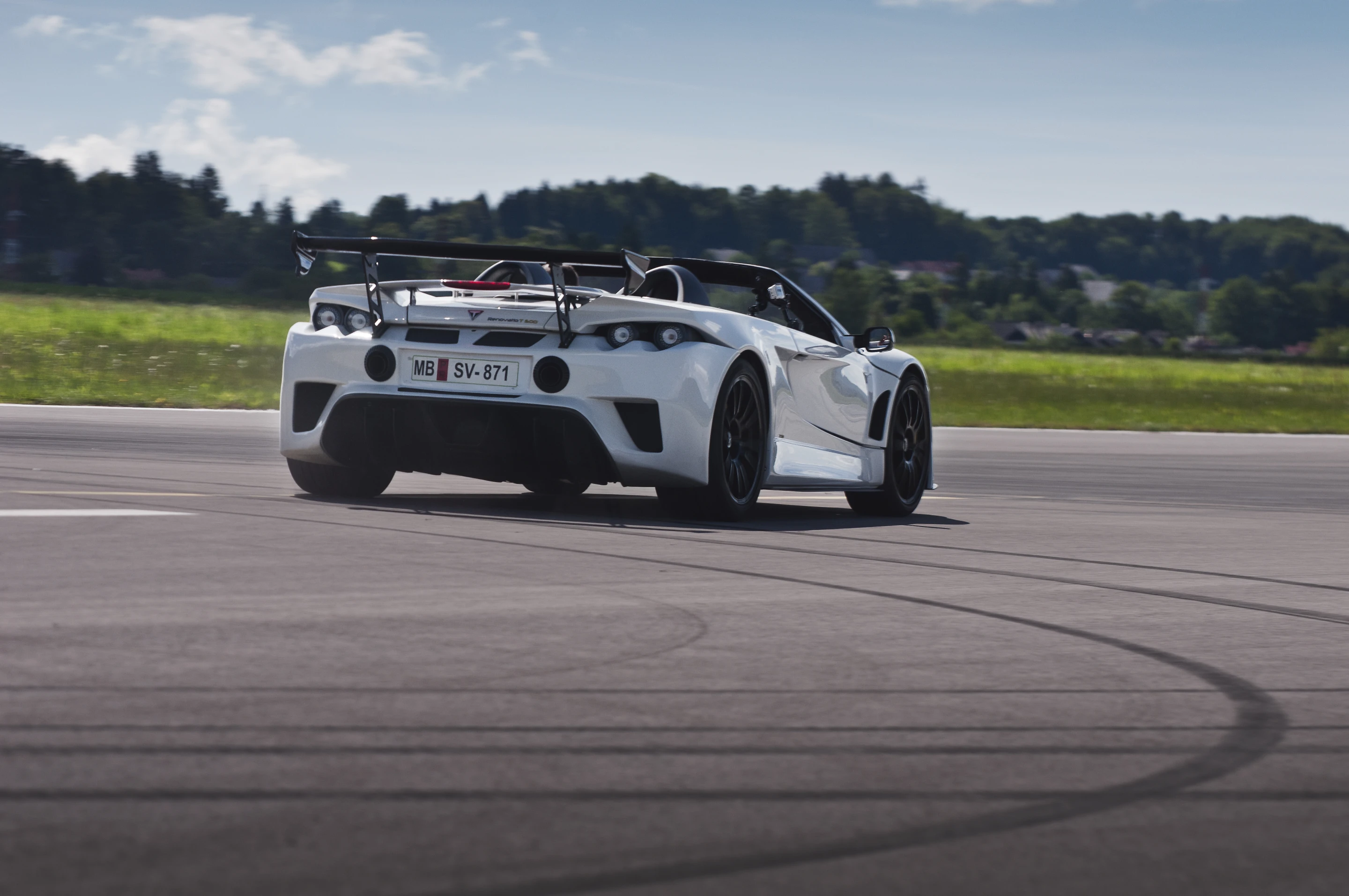 The T500 weighs around 2,497 lbs. (1,133 kg) at the curb