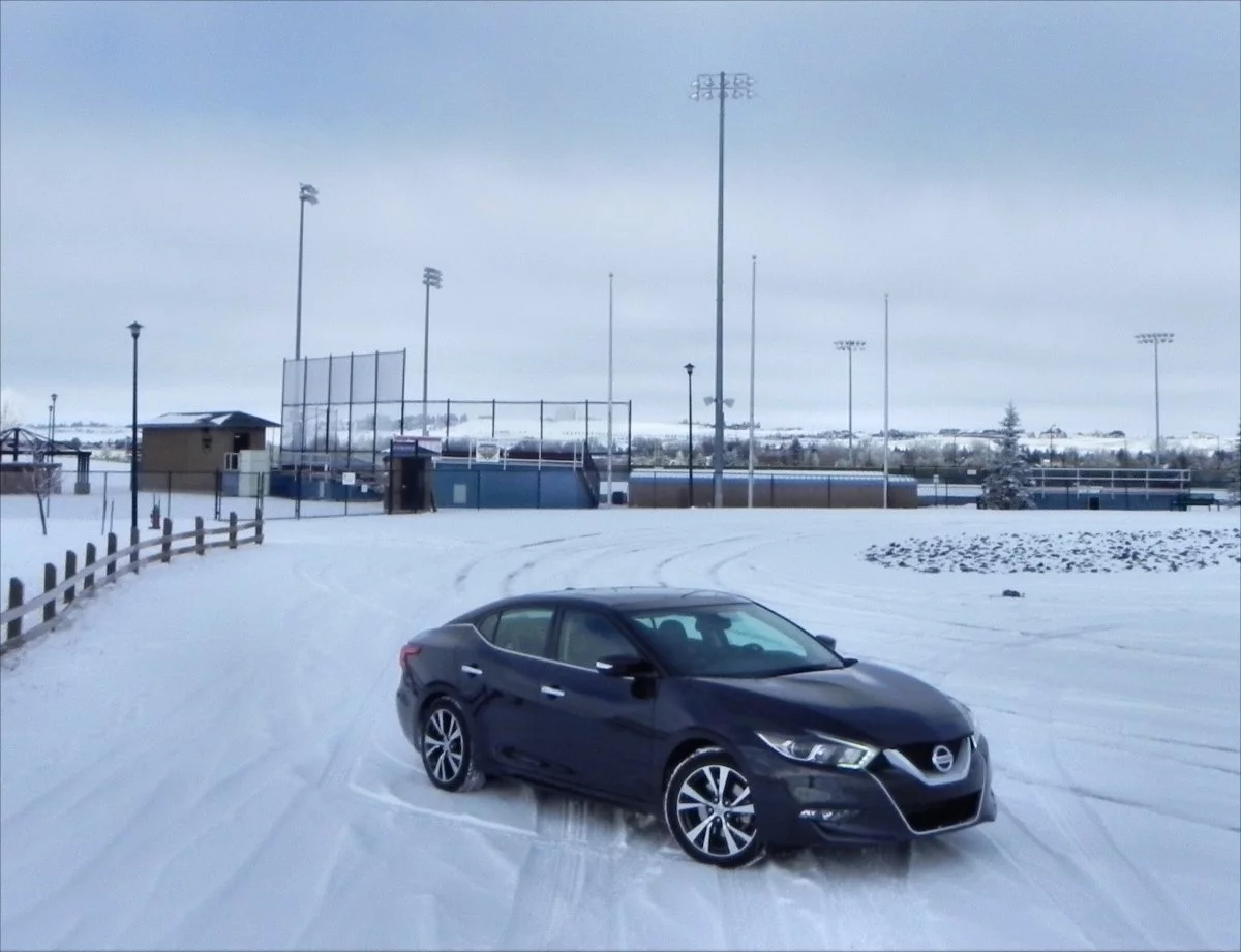 The floating roof design and upward-rising beltline complete the Maxima’s demanding presence