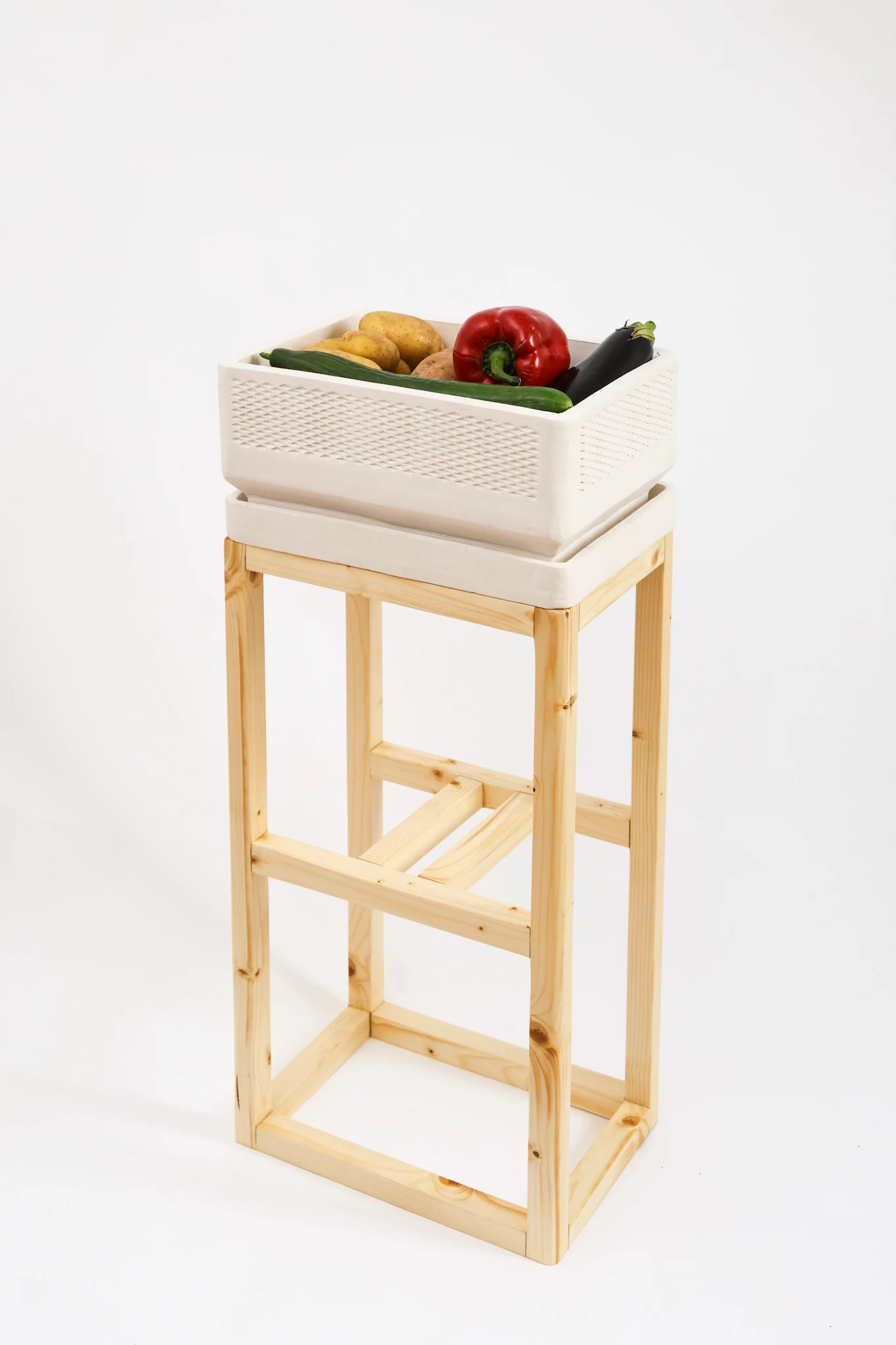 TONY is an eco-friendly solution to keep food fresh without the need for electricity