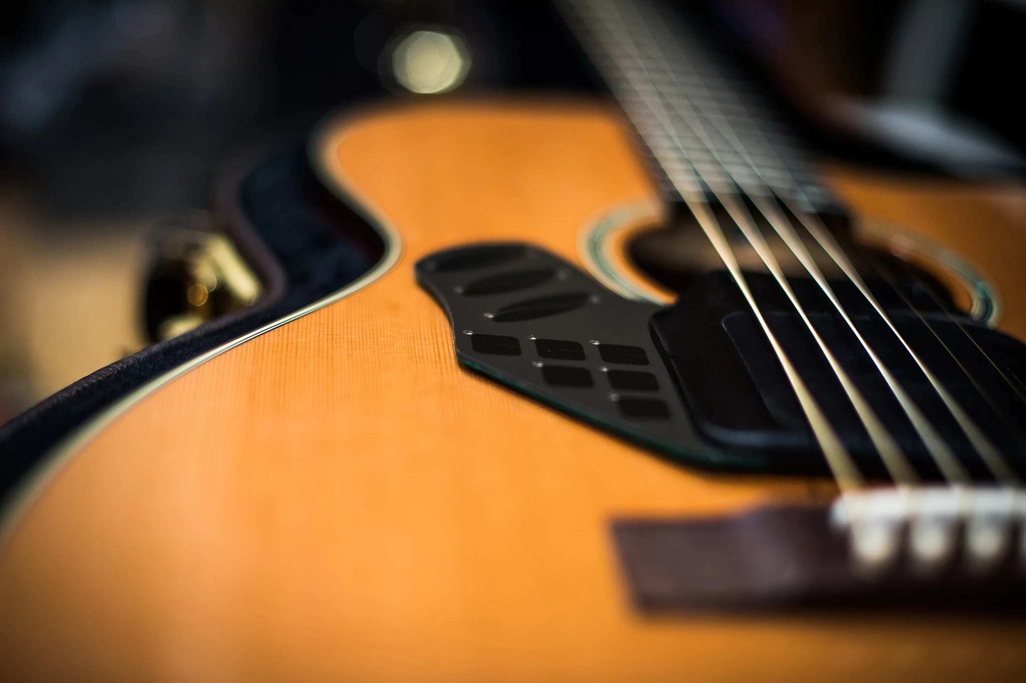 The bulk of the device's electronics are hidden from view, inside the body of the guitar