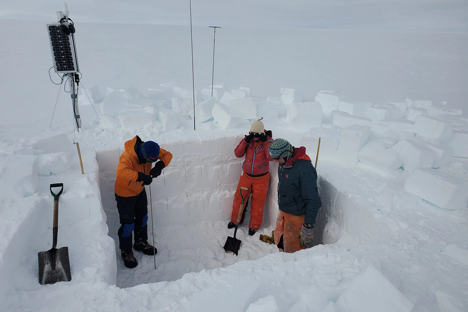 Setting seismic sensors on the galcier