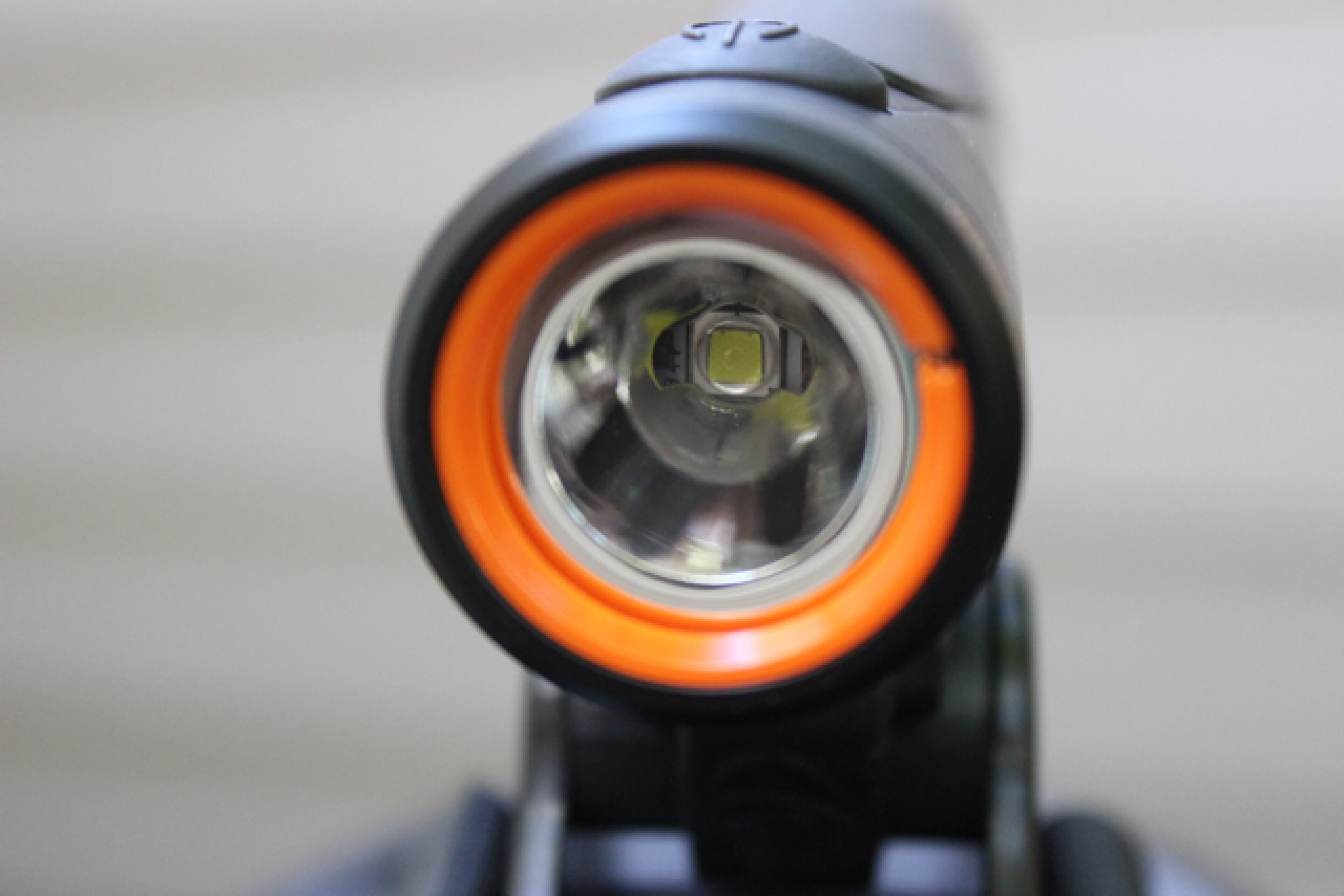 Review Light & Motion Urban Trail 850 FC bike light is compact but