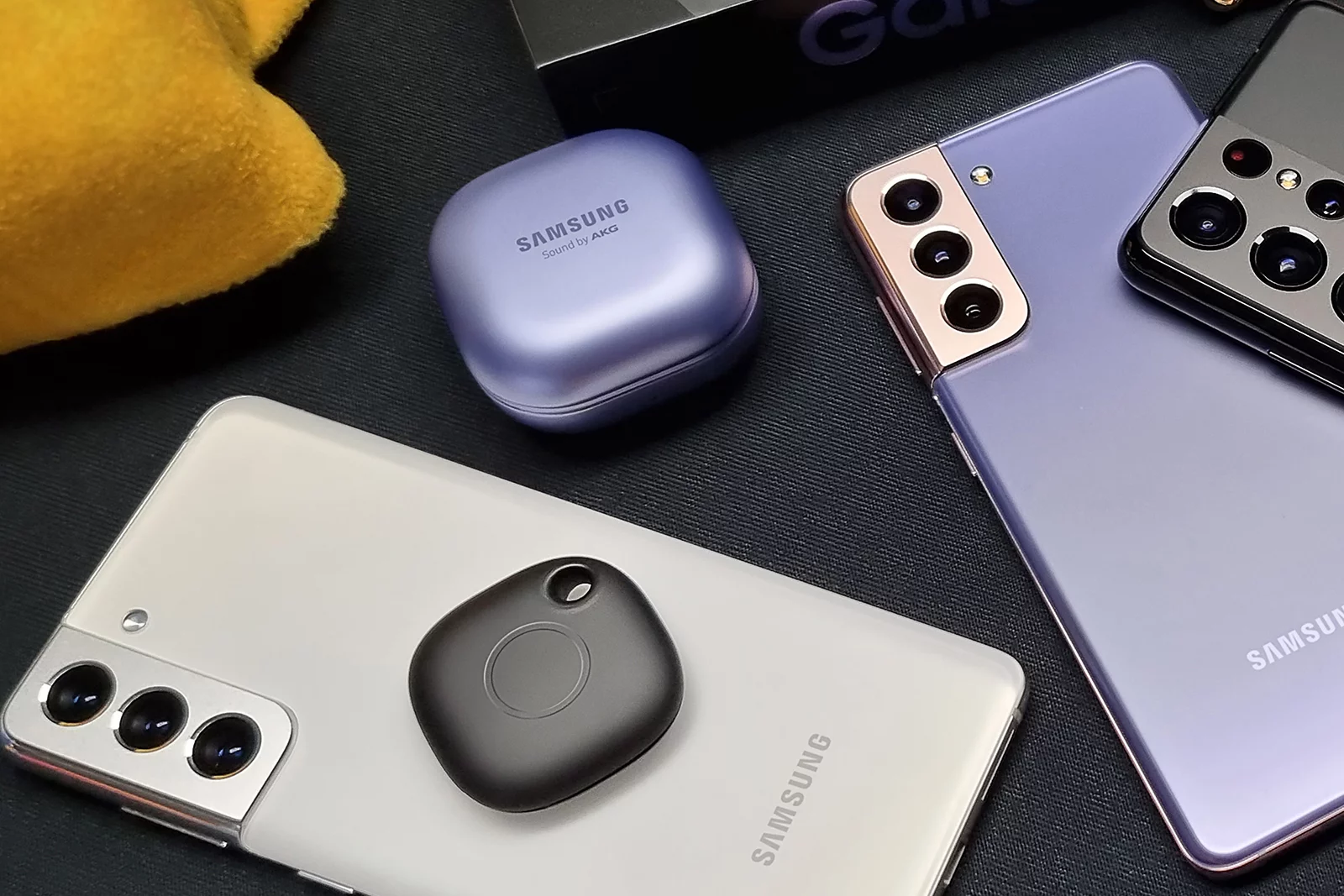 Samsung's new products, including the black Galaxy SmartTag for device tracking