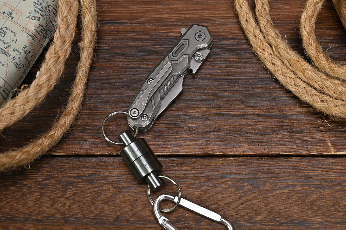 Titanium pocket knife puts serious cutting power on your keychain