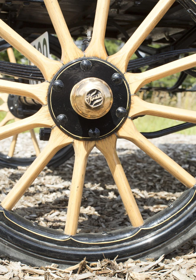The 1905 Woods Queen Victoria Brougham has leaf springs