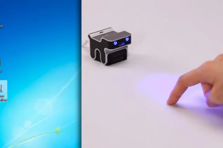 The evoMouse turns a flat surface into a virtual trackpad