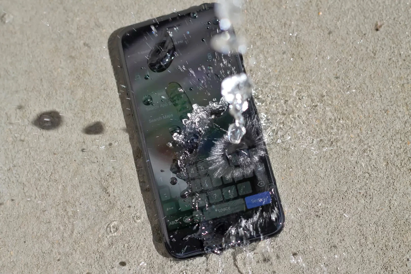Testing the iPhone 7's IP67 water resistance