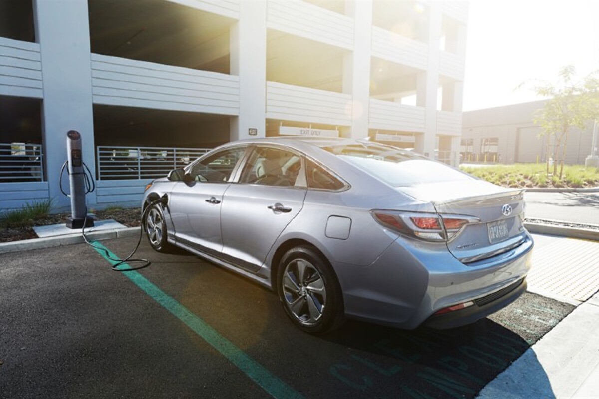 The Sonata PHEV economy numbers break down to 93 MPGe combined in EV mode, based on internal estimates