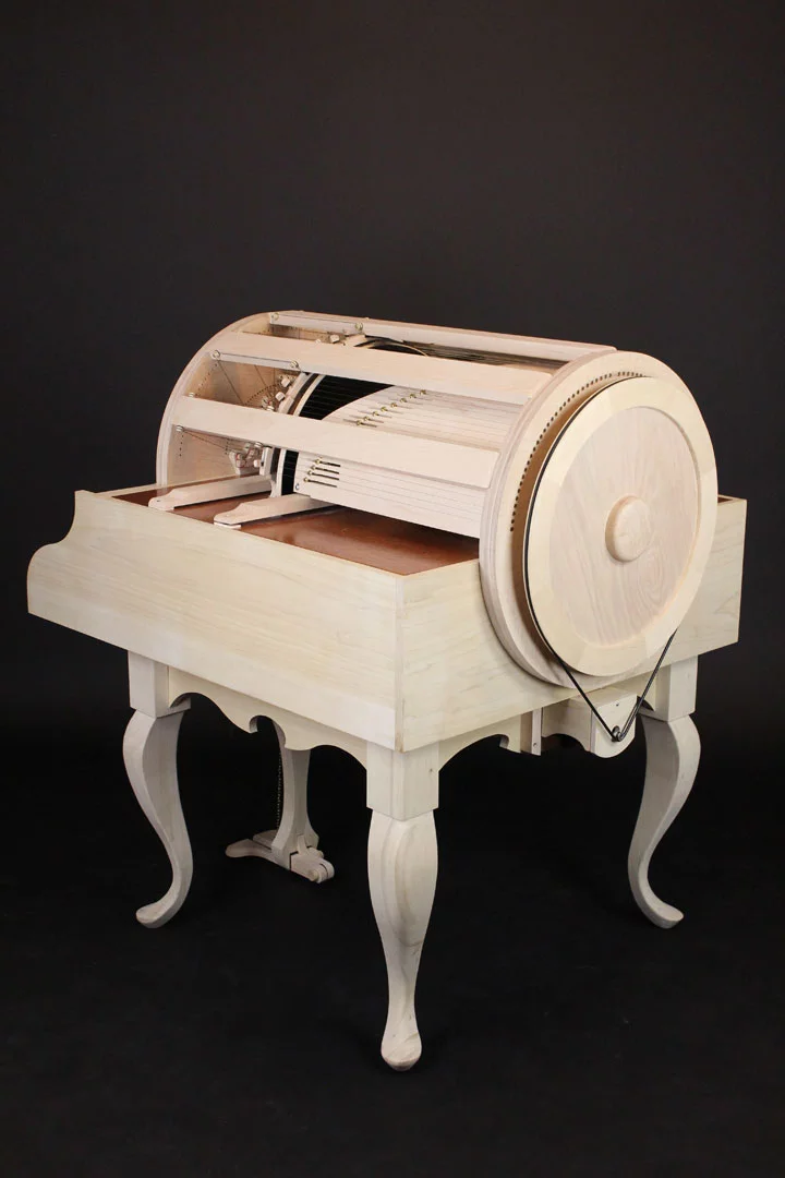 The Wheelharp has a beautiful Victorian period-look oak body with rosette appointments, a laminated maple pinblock and a cast aluminum pulley