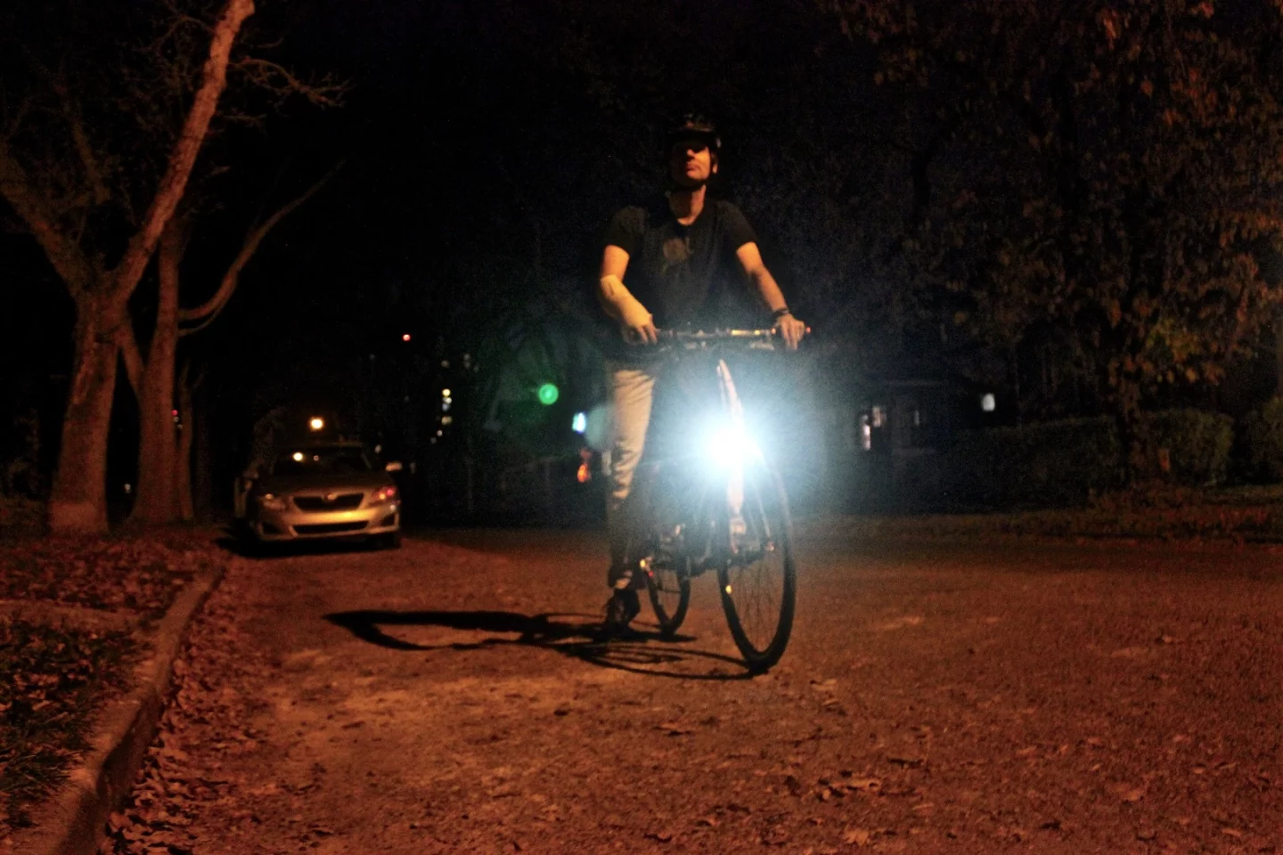 A built-in capacitor allows the Magnic Lights to remain lit when the user stops at intersections