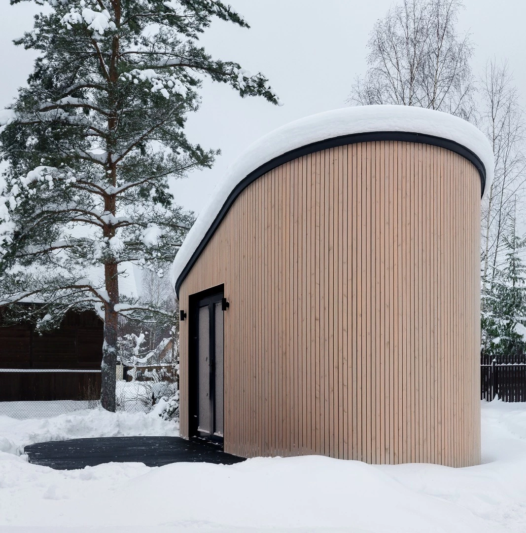 Bringing a modern twist to the classic Scandinavian BBQ hut, the Flexse prototype features a sloping oval design
