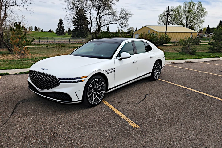 The 2025 Genesis G90 (pictured) and its smaller G80 sibling are high on luxury with respectable price points