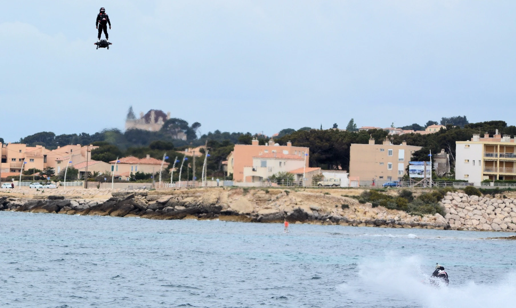 Franky Zapata told us that the range of the Flyboard Air is just a question of how much kerosene you're able to carry