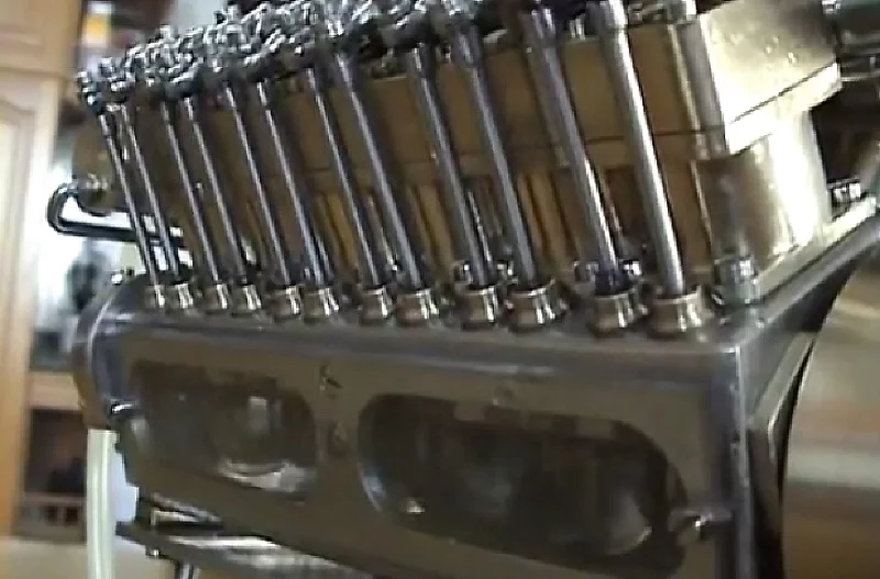 Patelo's miniature V12