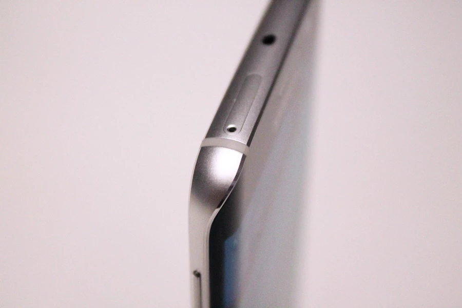 Galaxy S6 edge (Photo: Stu Robarts/Gizmag.com)