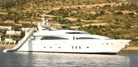 The NLS model has no supporting leg and is meant for smaller yachts
