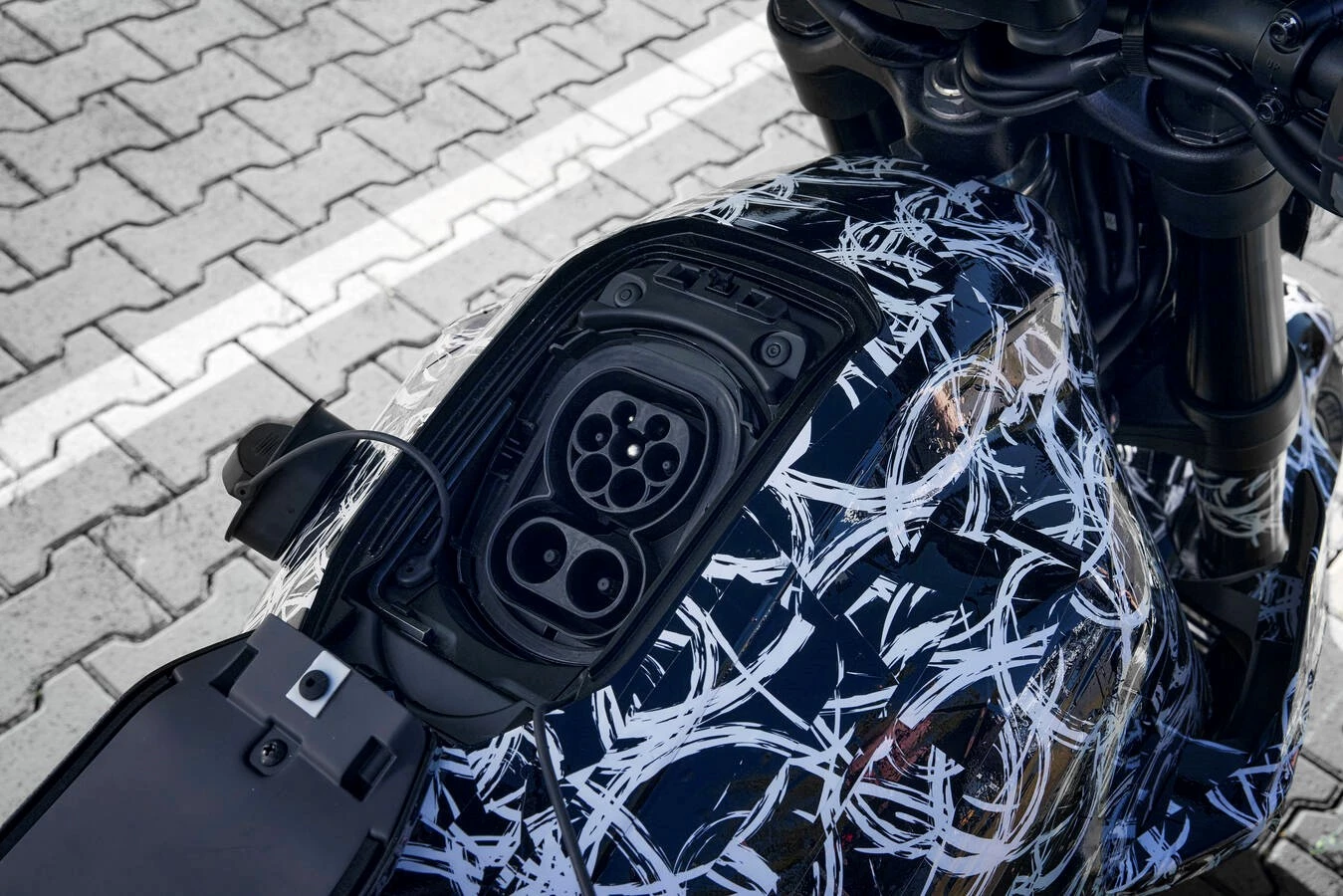 There's a charging dock in the pseudo gas tank, which will enable "automobile-grade CCS2" quick charging